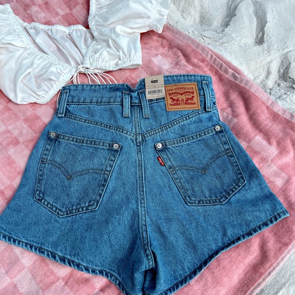 Levi’s High Waisted Shorts - Picture 3 of 6